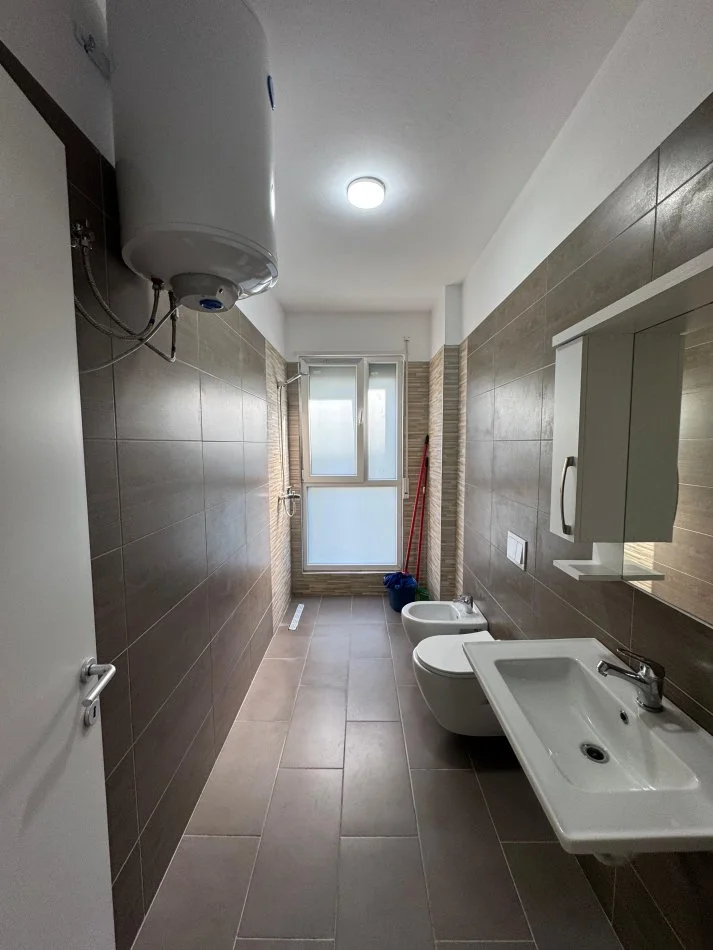 Tirane, jepet me qera apartament 2+1 Kati 3, 97 m² 850 € (Trio towers residence)