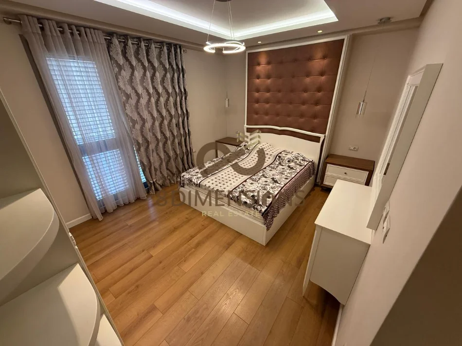 Tirane, jepet me qera apartament 3+1+Ballkon Kati 3, 125 m² 850 € (kinostudio)