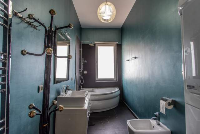 Tirane, jepet me qera apartament 2+1 Kati 7, 180 m² 2.000 Euro (Liqeni artificial)