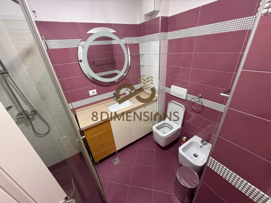 Tirane, jepet me qera apartament 3+1+Ballkon Kati 3, 125 m² 850 € (kinostudio)