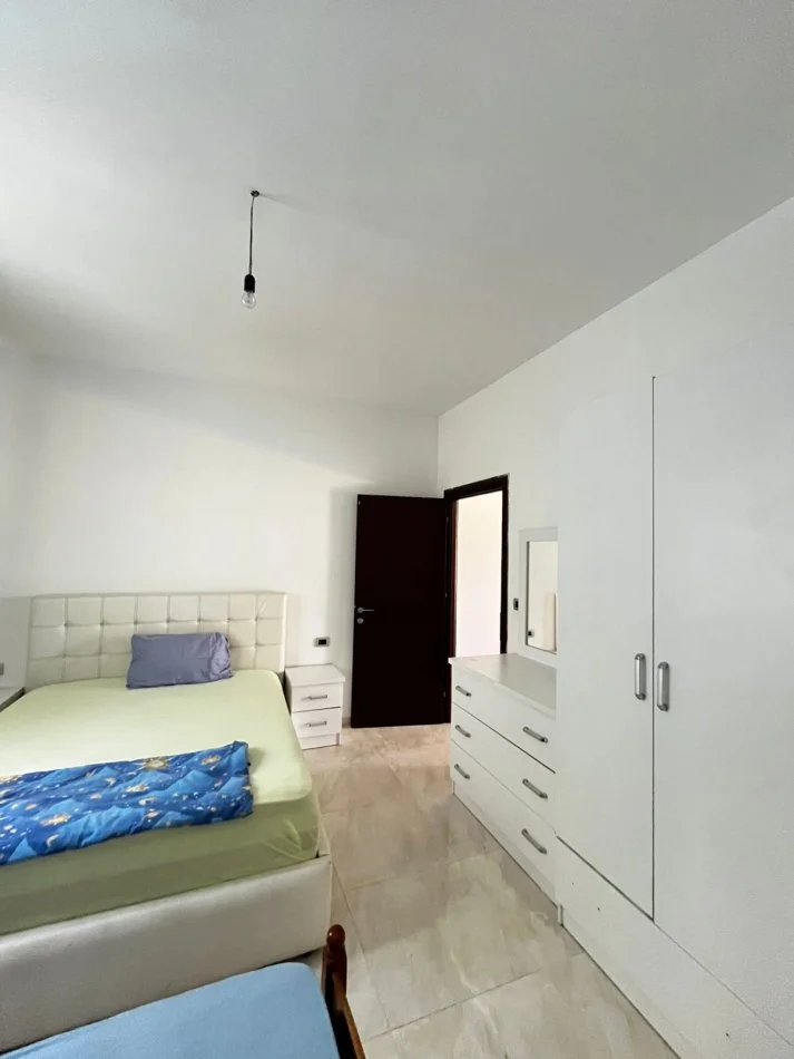 Tirane, jepet me qera apartament 1+1 Kati 0, 70 m² 300 € 