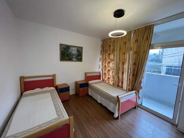 Tirane, jepet me qera apartament 2+1+A+BLK Kati 2, 120 m² 550 Euro (Rruga Gramoz Pashko)