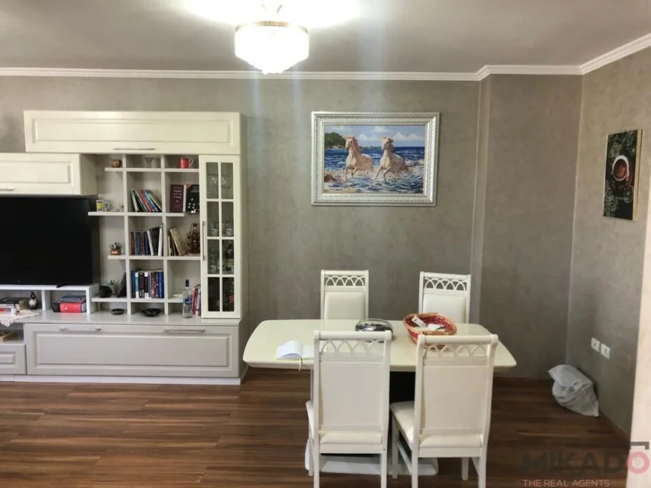 jepet me qera , 108 m² 1.000 €