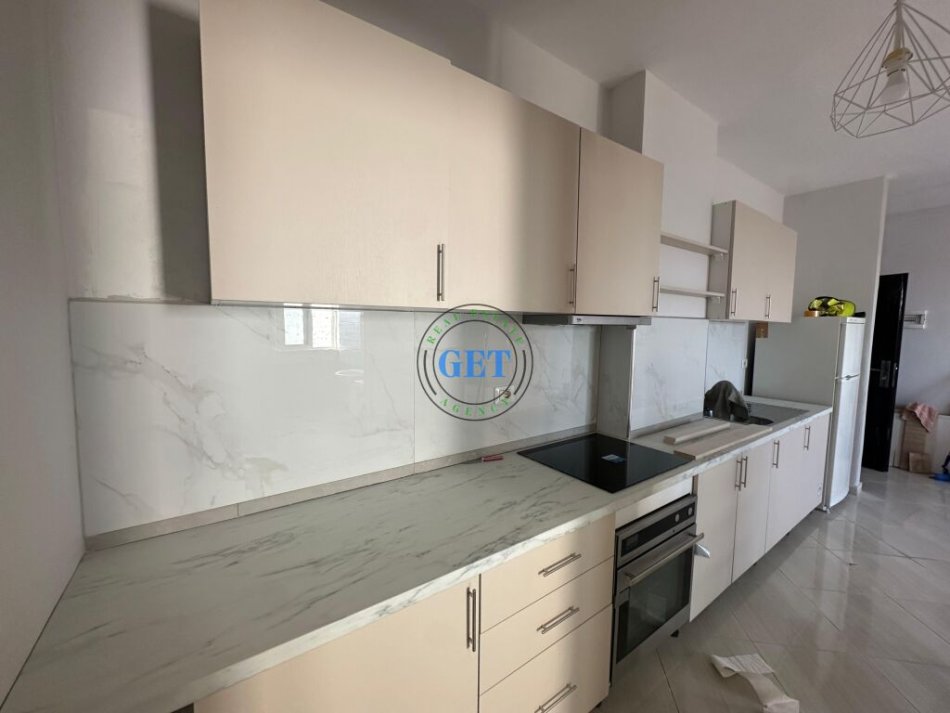 Durres, jepet me qera apartament 1+1+Ballkon Kati 8, 65 m² 250 € (Parku Vala , Durres)