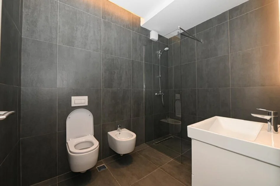 Tirane, jepet me qera apartament 2+1+Ballkon Kati 6, 110 m² 1.500 € (Kompleksi Delijorgji)