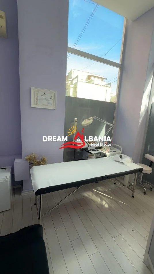 Tirane, jepet me qera zyre , 15 m² 400 € (Parku Olimipik)