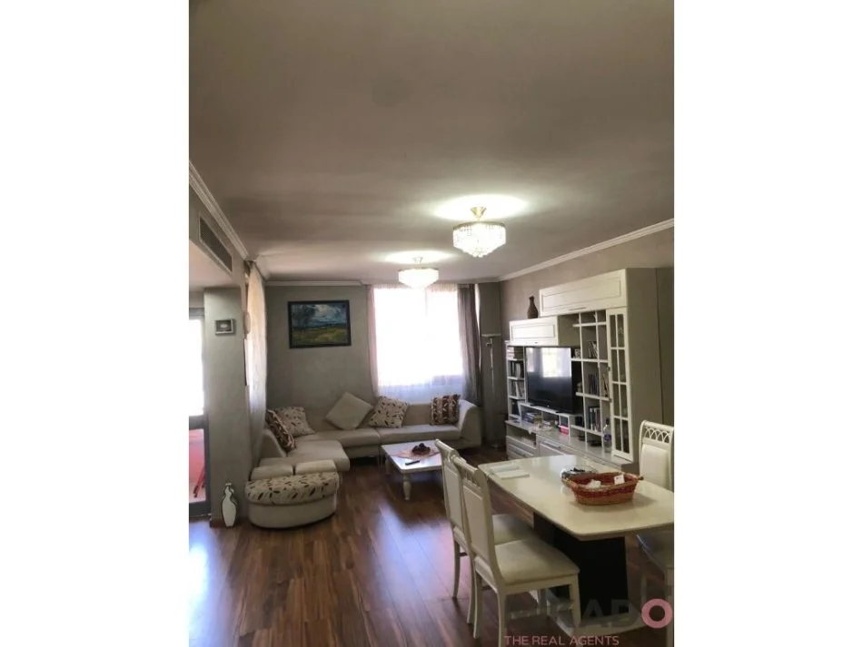 jepet me qera , 108 m² 1.000 €