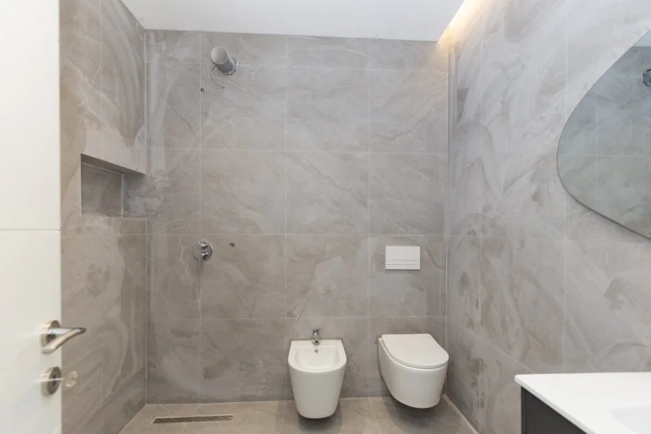 Tirane, jepet me qera apartament 1+1+Ballkon Kati 6, 57 m² 600 € (tek Rruga Jordan Misja)