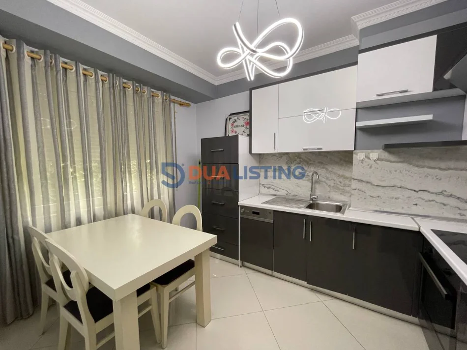 Tirane, jepet me qera apartament duplex 3+1 , 173 m² 1.500 € 