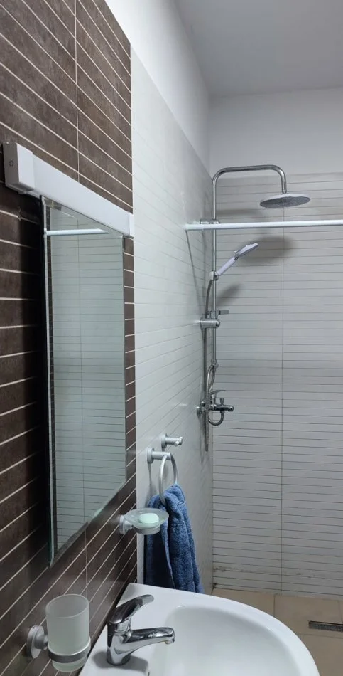 Tirane, jap me qera apartament 1+1+Ballkon Kati 1, 60 m² (21 Dhjetori – Kompleksi Kontakt)