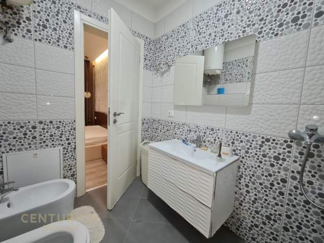 Tirane, jepet me qera apartament 2+1 Kati 4, 1.000 Euro (RRUGA E ELBASANIT)