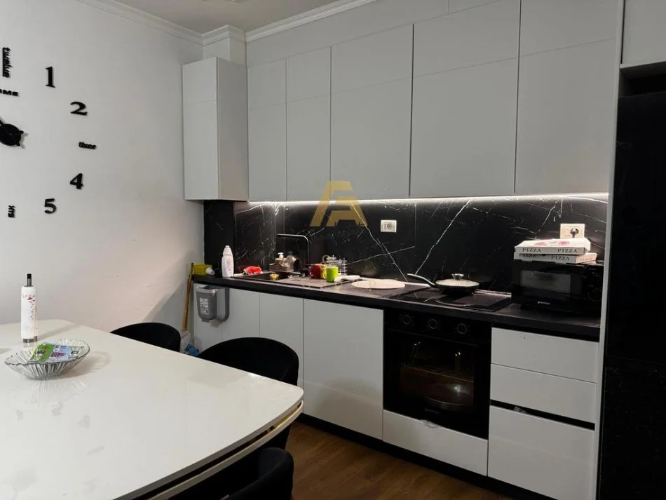 Tirane, shitet apartament 2+1 Kati 9, 90 m² 165.000 € (TV KLAN)
