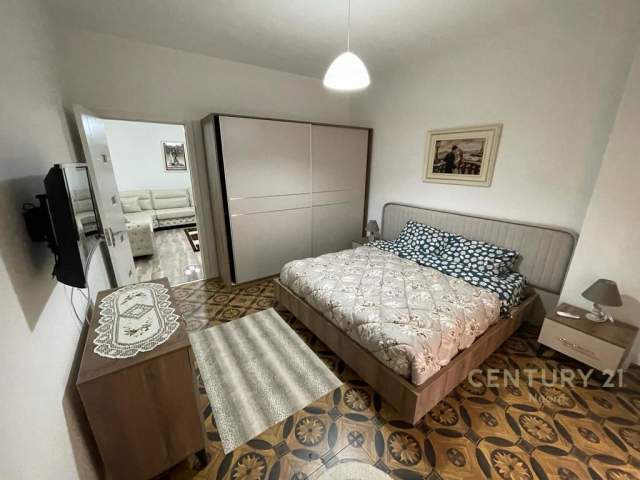Tirane, jepet me qera apartament 1+1+BLK Kati 3, 95 m² 550 Euro (Tek Dollari , Qender)