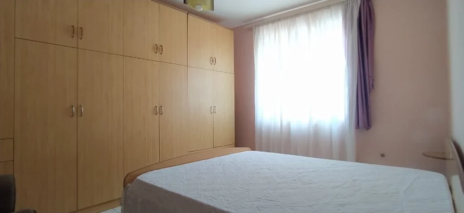 Tirane, jepet me qera apartament 2+1 Kati 2, 75 m² 450 € 