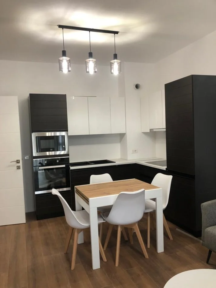 Tirane, jepet me qera apartament 1+1 Kati 6, 63 m² 550 € (Farmacia 10)