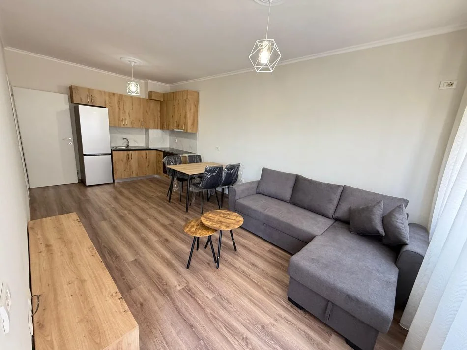 Tirane, jepet me qera apartament 1+1+Ballkon Kati 5, 60 m² 400 € (Misto Mame, Kompleksi Ales)