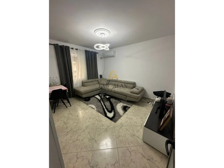Tirane, jepet me qera apartament 1+1 Kati 3, 74 m² 500 € (Myslym Shyri)