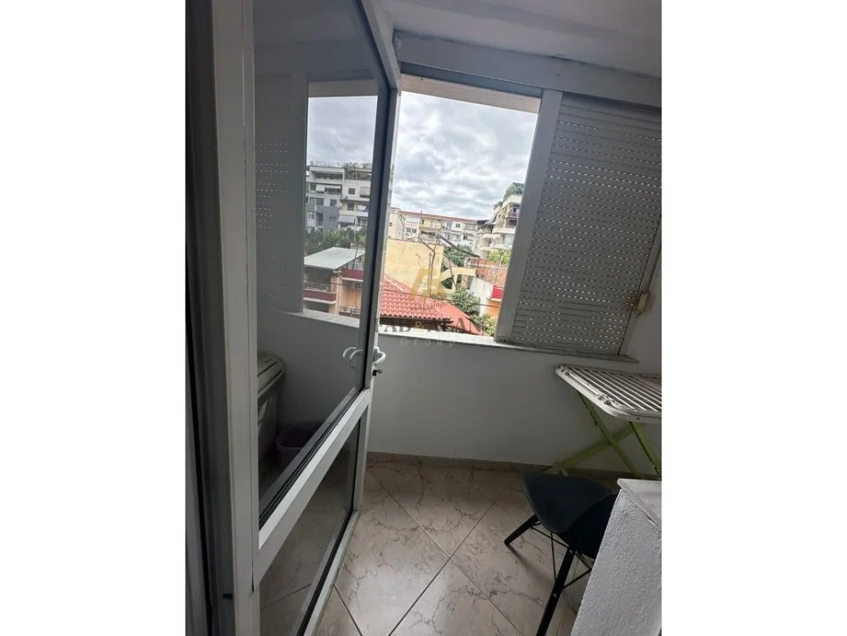 Tirane, jepet me qera apartament 1+1 Kati 3, 74 m² 500 € (Myslym Shyri)