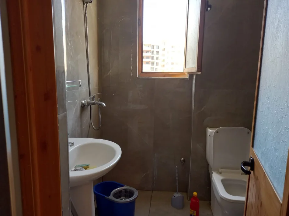 Tirane, jepet me qera apartament 1+1 Kati 4, 70 m² 350 € (Vila L Astir tek Pasticeri Nela)