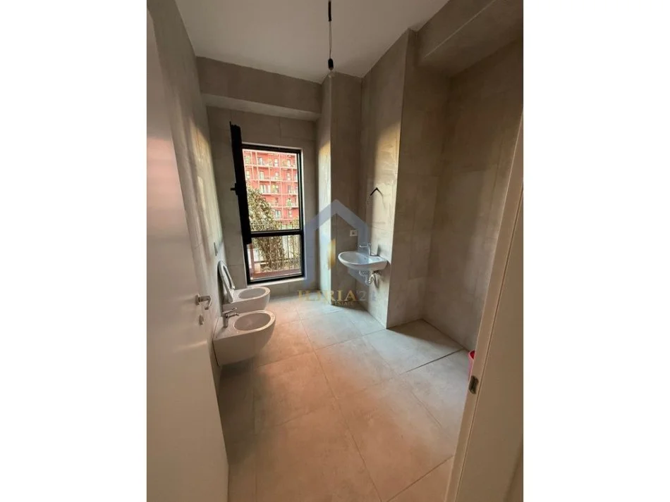 Tirane, jepet me qera Kati 4, 113 m² 1.300 €