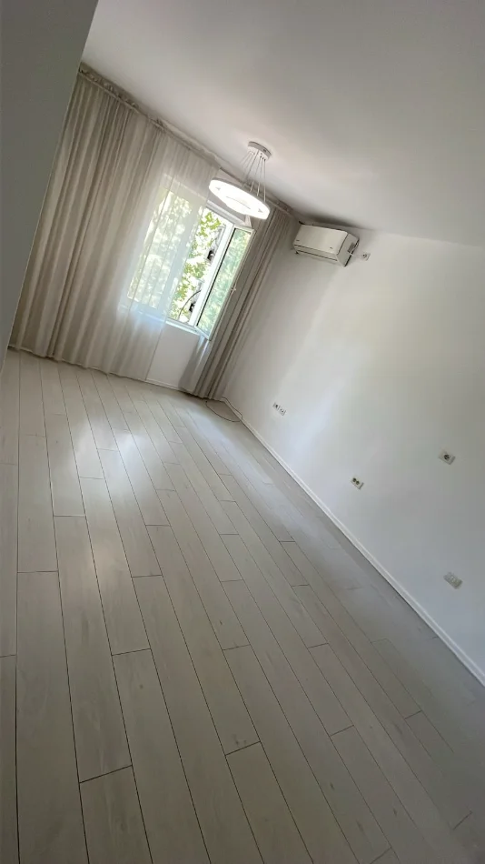 Tirane, jepet me qera apartament 1+1 Kati 2, 50 m² 6.500 € (pallatet agimi)