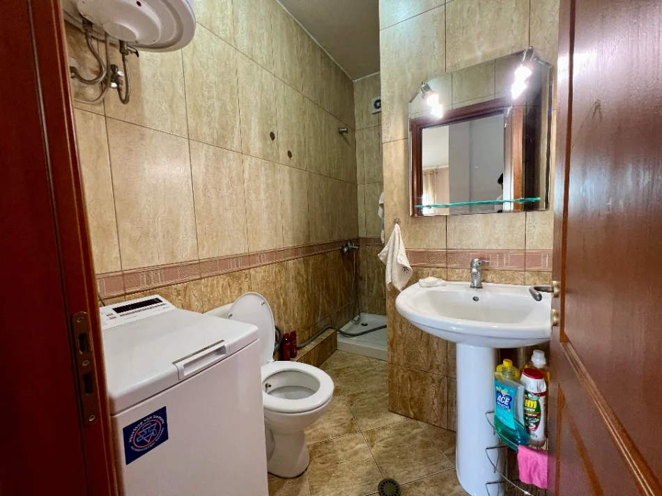 Tirane, jepet me qera apartament 1+1+Ballkon Kati 6, 128 m² 550 € (Tefta tashko koco)