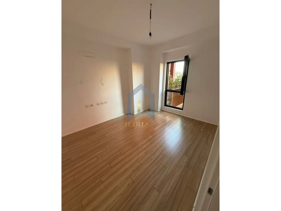 Tirane, jepet me qera Kati 4, 113 m² 1.300 €