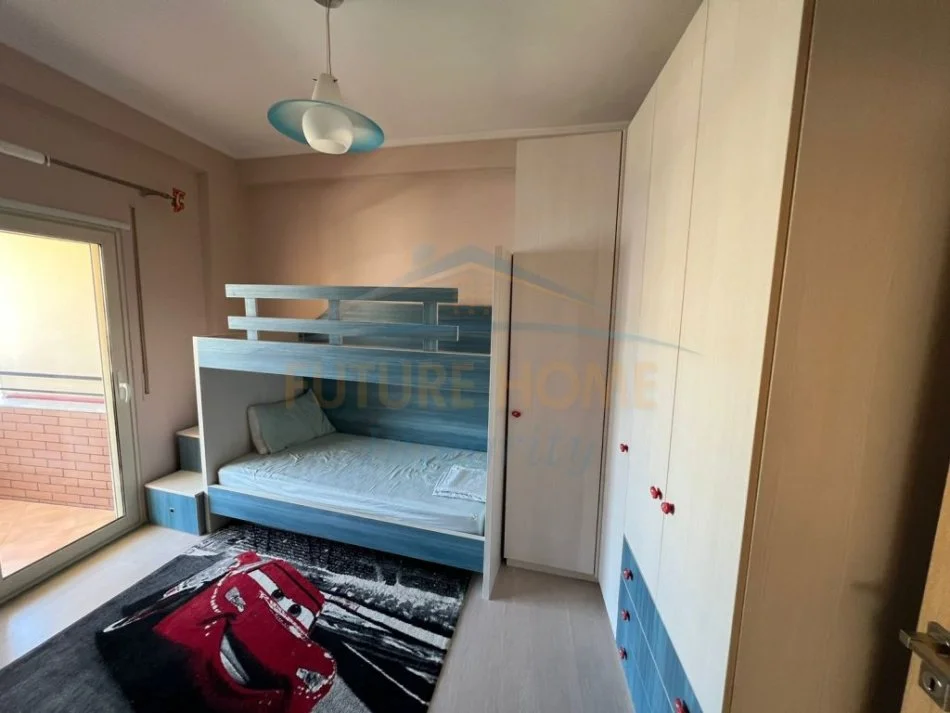 Tirane, jepet me qera apartament 2+1+Ballkon Kati 4, 95 m² 650 € (Liqeni i Thate)