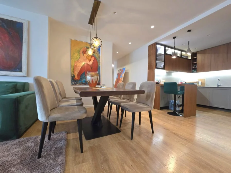 Tirane, shitet apartament 3+1 , 165 m² 619.000 € 