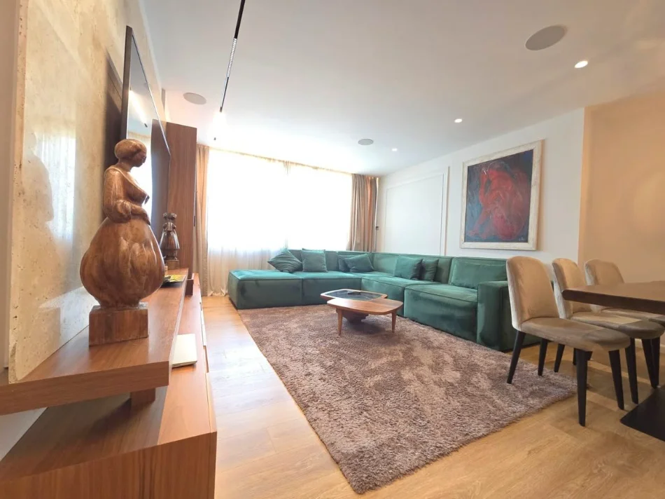 Tirane, shitet apartament 3+1 , 165 m² 619.000 € 