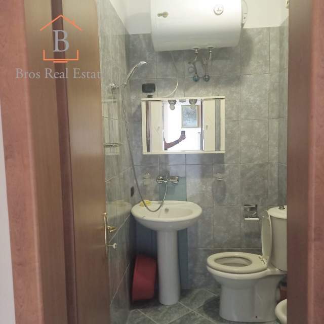Tirane, jepet me qera garsonier Kati 7, 25.000 Leke