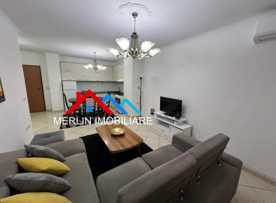 Shqiperi, jepet me qera apartament 2+1+Ballkon Kati 4, 86 m² 650 € (KOMUNA E PARISIT)