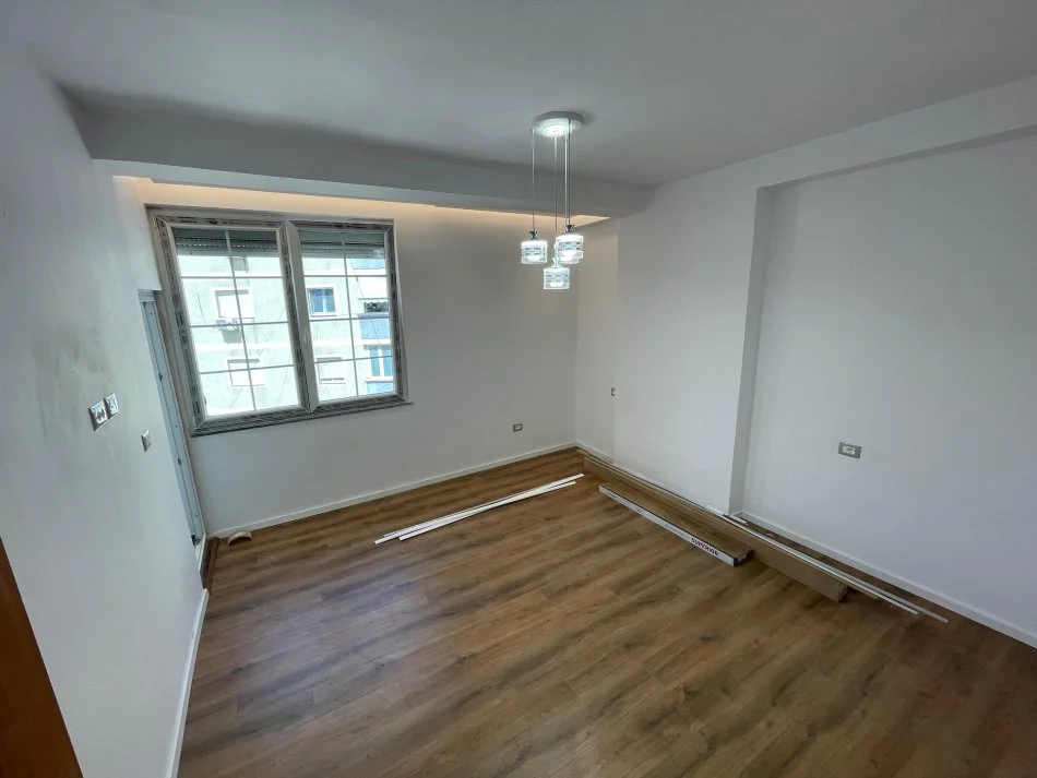 Tirane, shitet apartament 2+1 Kati 3, 178.000 € 