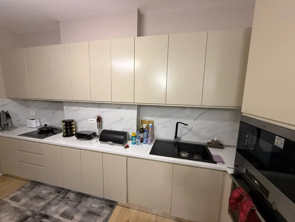 Tirane, shes apartament 2+1 Kati 9, 95 m² 155.000 € (RRUGA 3 DESHMORET, YZBERISHT)