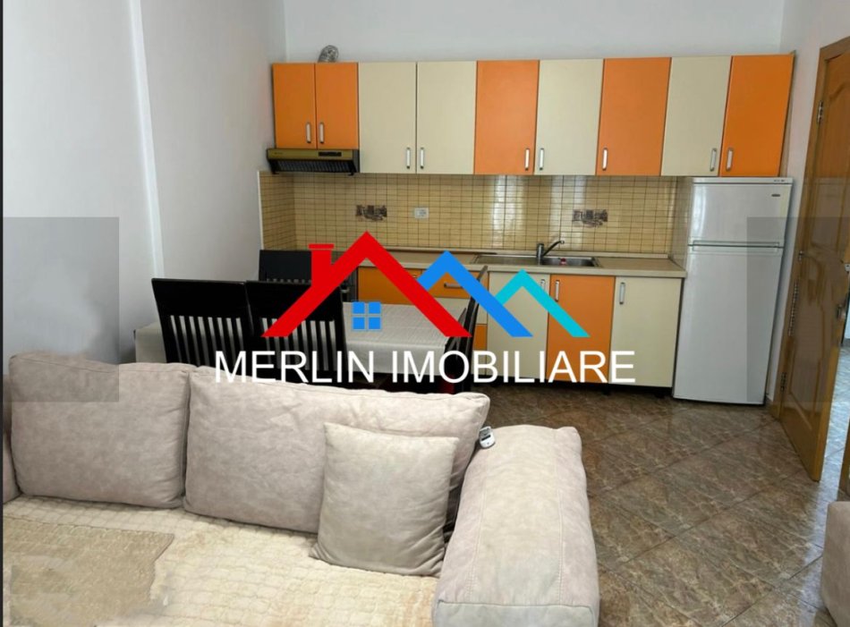 Tirane, jepet me qera apartament 1+1+Ballkon Kati 6, 60 m² 550 € (RRUGA NIKOLLA JORGA)
