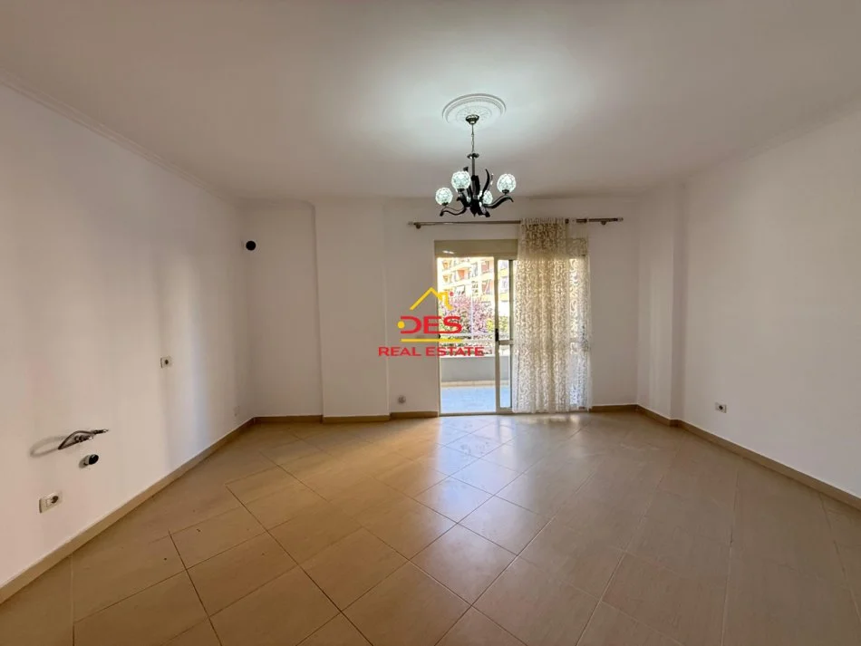 Vlore, shitet apartament 2+1+Ballkon Kati 2, 102 m² 165.000 € (Rruga gjergj Arianiti)