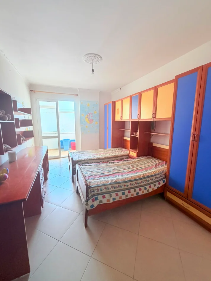 Durres, jepet me qera apartament 2+1 Kati 3, 120 m² 399 €