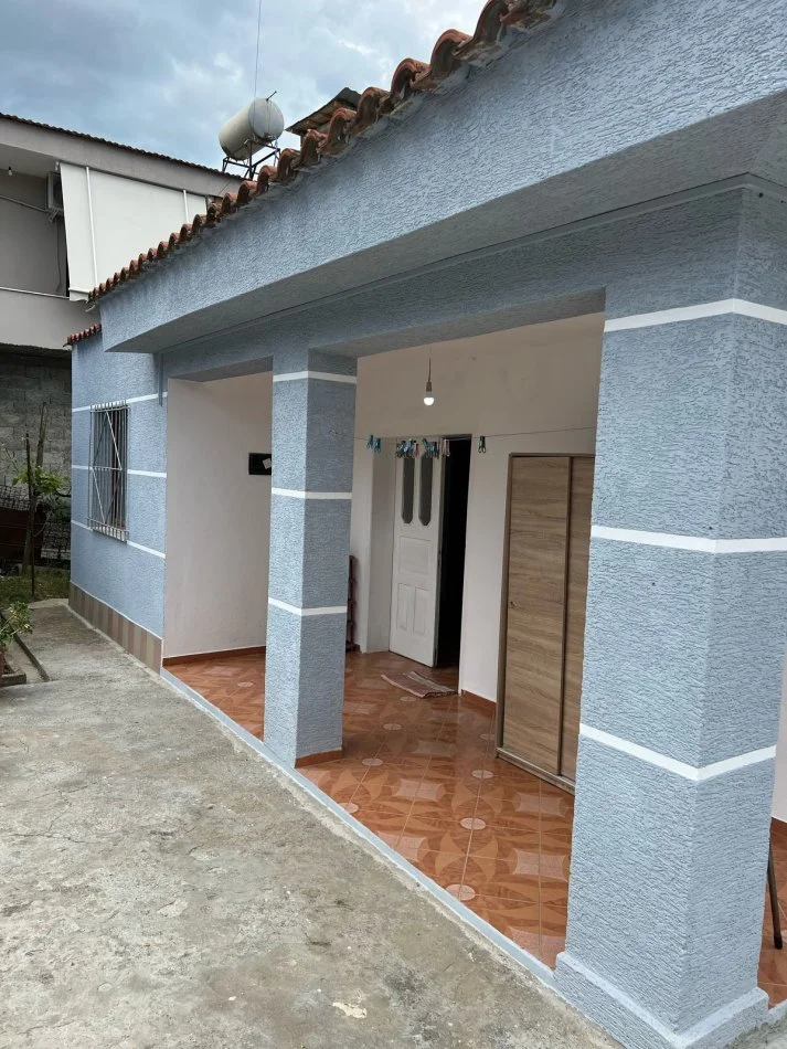 Tirane, jepet me qera shtepi 1 Katshe Kati 1, 400 m² 600 € (Bernardin Palaj)