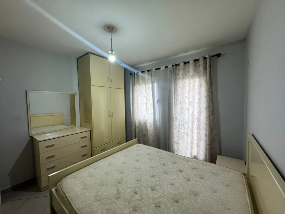 Tirane, jepet me qera apartament 1+1+Ballkon Kati 2, 57 m² 450 € (don bosco)