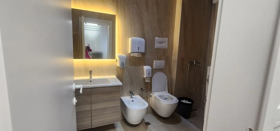 Tirane, shitet zyre , 140 m² 400.000 € (tek Shallvaret)