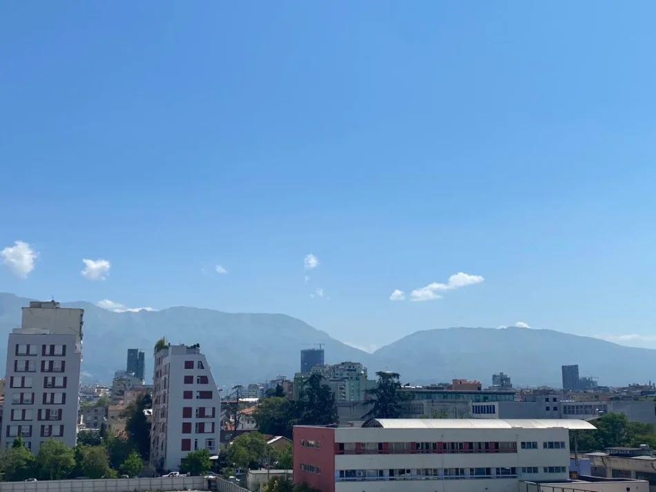 Tirane, jepet me qera apartament 1+1 Kati 3, 650 € (Square 21 / Rruga Sali Butka)