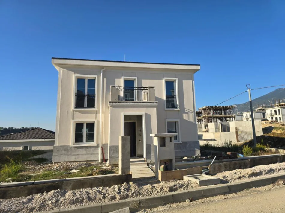 🏡 SHITET VILË 2-KATËSHE – ROLLING HILLS, LIQENI ✨