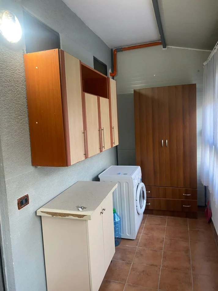 !Dhene!Durres, jepet me qera garsonier Kati 1, 60 m² 160 € (prane Kryqit te Kuq)