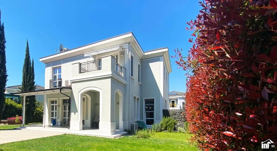 Tirane, shitet Vile 2 Katshe Kati 0, 265 m² 750.000 € (Liqeni i Farkes)