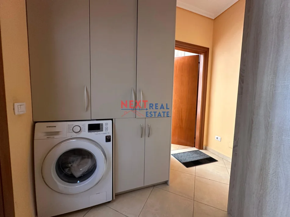 Vlore, jepet me qera apartament 3+1+Ballkon Kati 7, 153 m² 650 € (VLORE-SKELE)