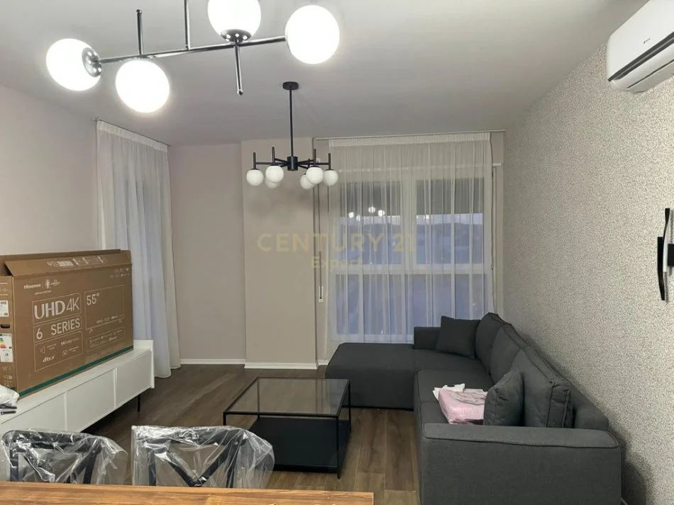 Tirane, jepet me qera 2+1 Kati 3, 99 m² 800 € (Fiori di bosco)