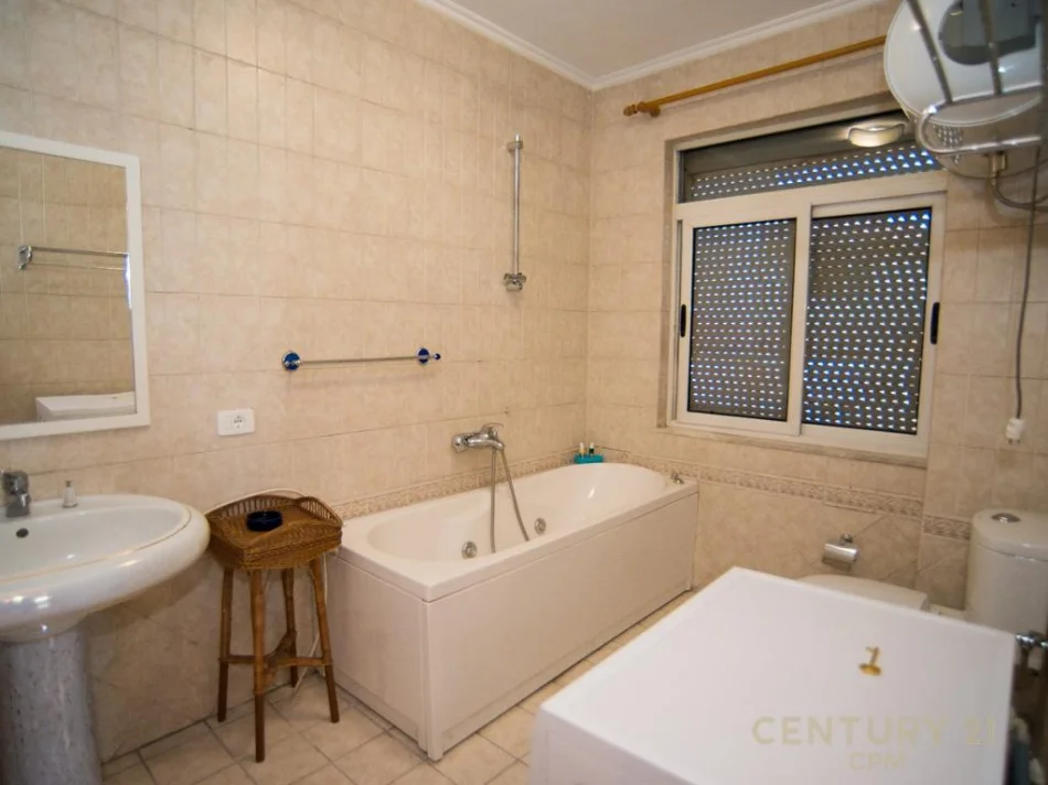 Tirane, shes apartament duplex 1+1 Kati 4, 263 m² 610.000 € (Qender)