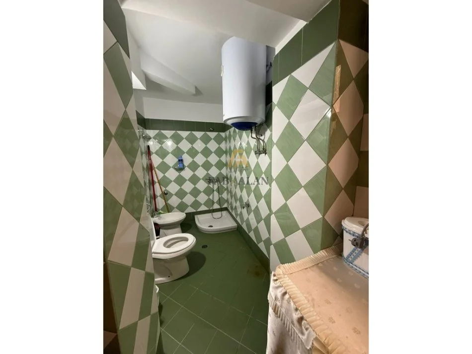 Fier, shitet apartament 1+1 Kati 3, 100 m² 70.000 € (FIER, LAGJIA APOLLONIA)