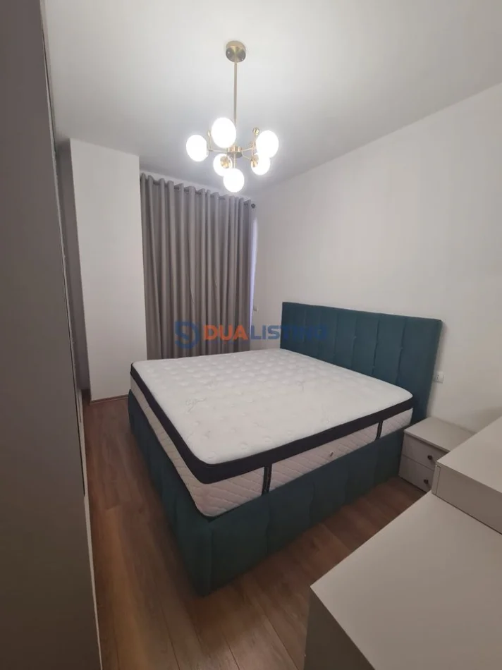 Tirane, jepet me qera apartament 1+1 , 700 € 