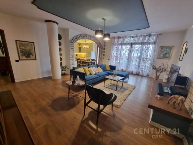 Tirane, jepet me qera apartament 3+1+A+BLK Kati 2, 160 m² 1.000 Euro (Bulevardi Zogu i Pare)